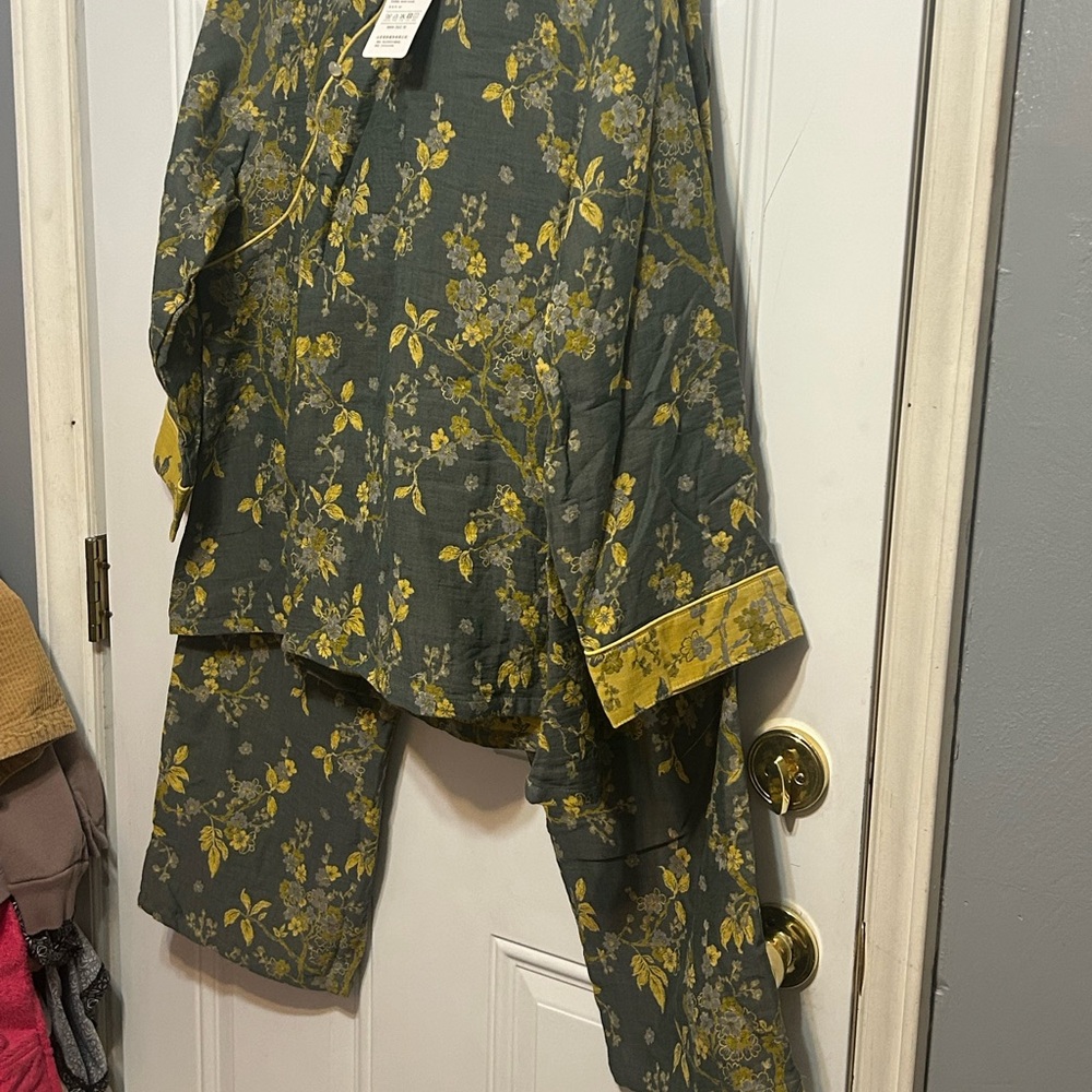 Oriental Floral Women's Blouse & Pants in Green and Yellow NWT